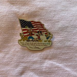 Mickey, Minnie, Goofy & Pluto, Disney trading pin, American flag